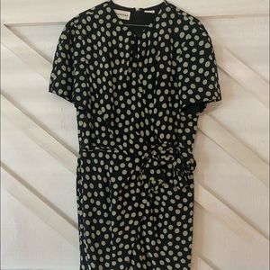 Beautifully styled figure flattering short-sleeved dress